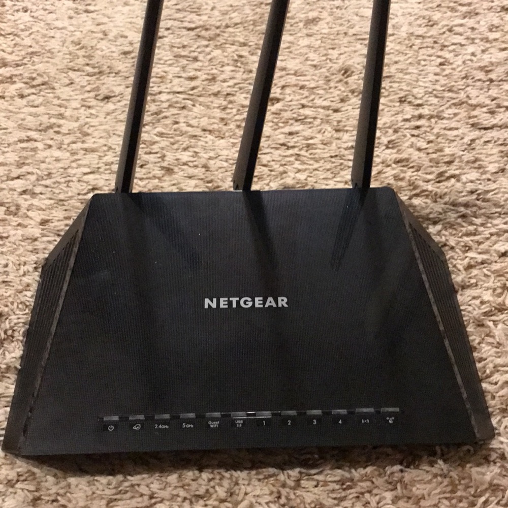 Netgear Nighthawk AC1750 Smart WiFi Router model:R6700v2 - Picture 2 of 5